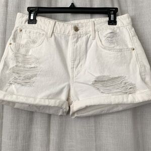 Guess Women’s White Denim distressed shorts sz 27